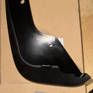БРЫЗГОВИК ПЕРЕДНИЙ ЛЕВЫЙ KE7881K085 NISSAN JUKE (F15) 10-19