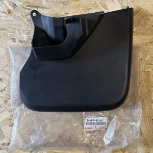 Бризговик задній правий Toyota FJ Cruiser 7660735101