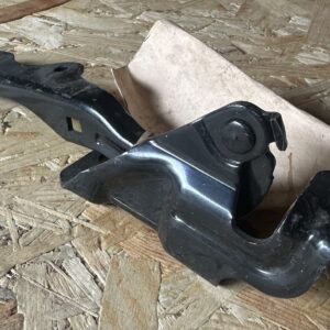 EG2152420B Mazda
Петля капоту ліва cx7  06-12 нова оригінал
