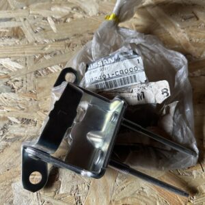 82401CG000 Петля двері задня ліва Infinity fx35, fx45 03-08