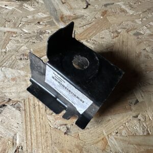 8R0803383B VAG
Кронштейн