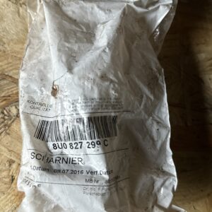 8U0827299C Петля кришки багажника ліва Porsche macan 15- нова