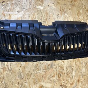 6V0853653 VAG ришітка радіатора Skoda Fabia 3